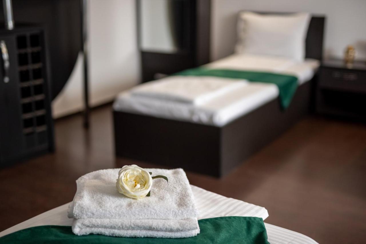 Escala Rooms Ghimbav Exterior photo