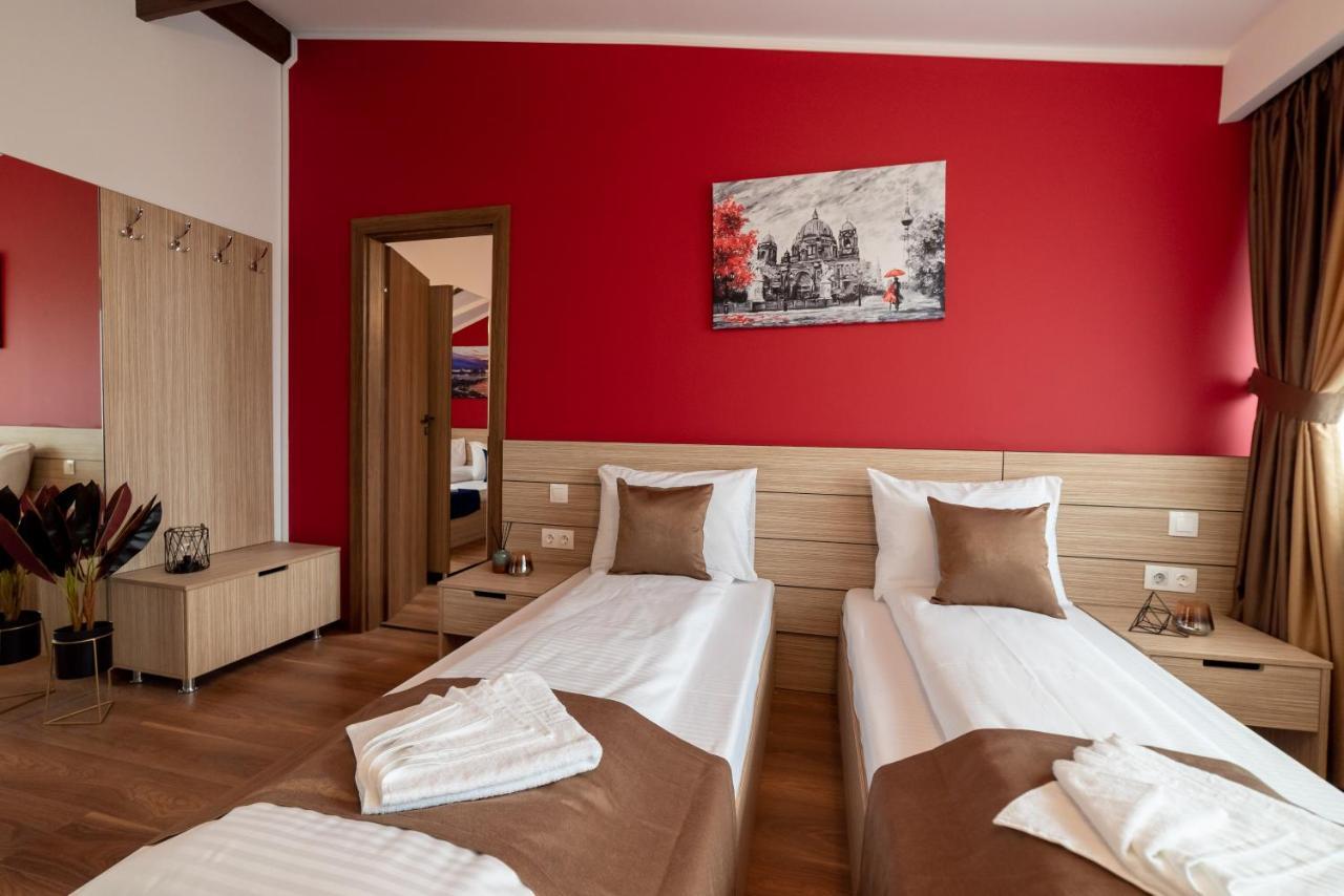 Escala Rooms Ghimbav Exterior photo